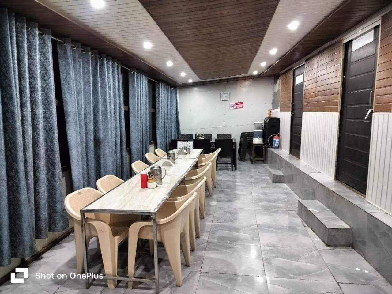 Silver Dew Resorts And Restaurant Dhanaulti Exterior foto