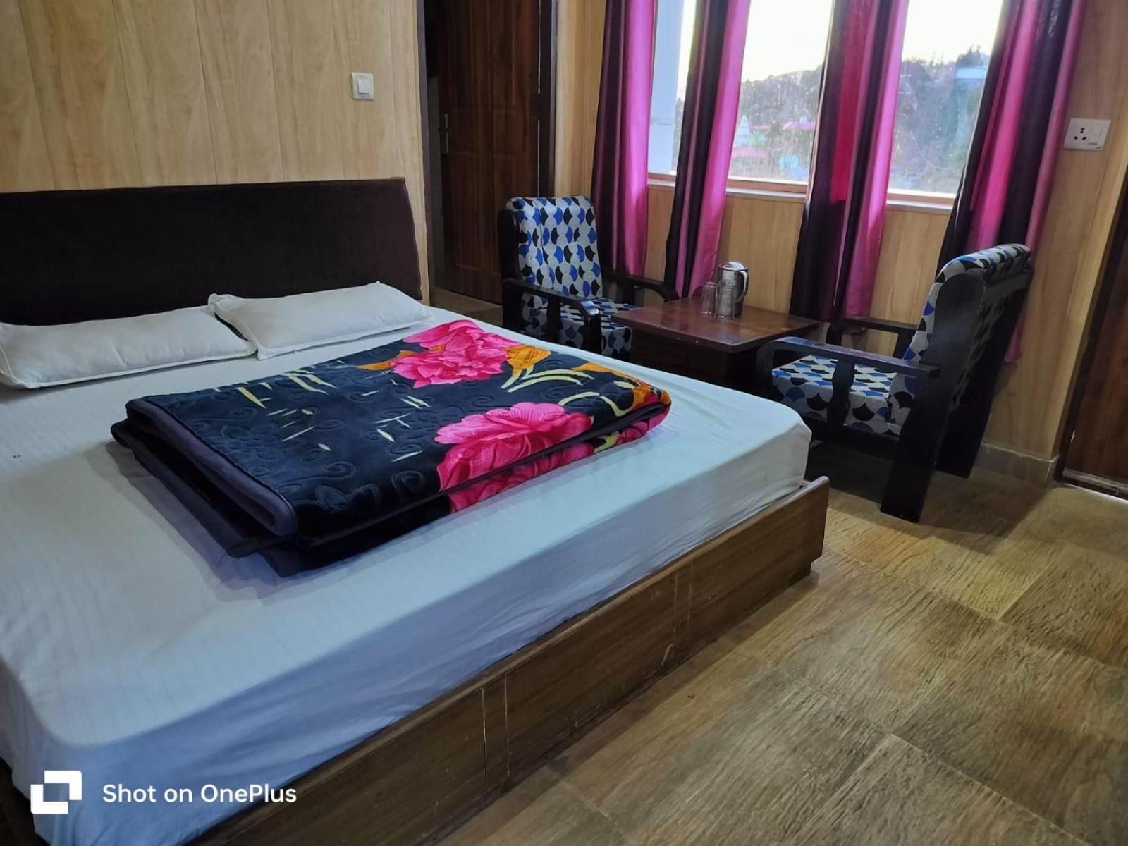 Silver Dew Resorts And Restaurant Dhanaulti Exterior foto