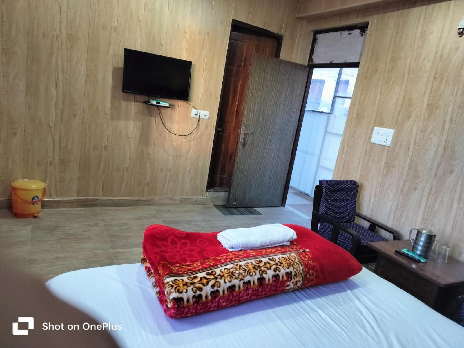 Silver Dew Resorts And Restaurant Dhanaulti Exterior foto
