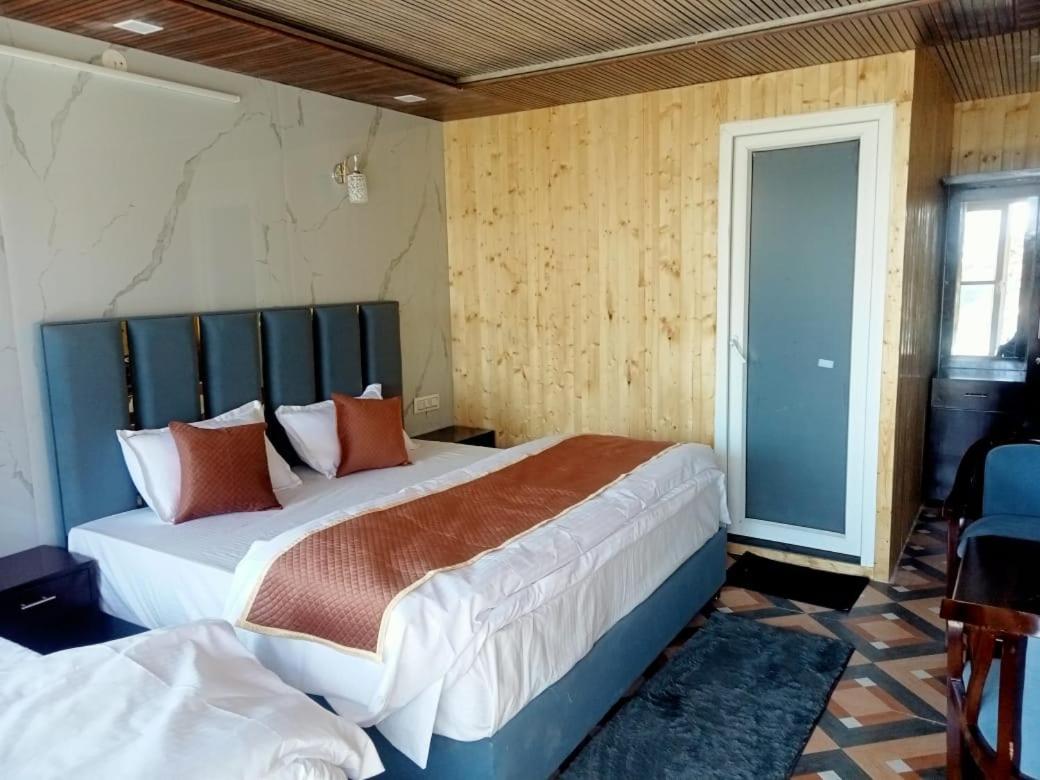 Silver Dew Resorts And Restaurant Dhanaulti Exterior foto