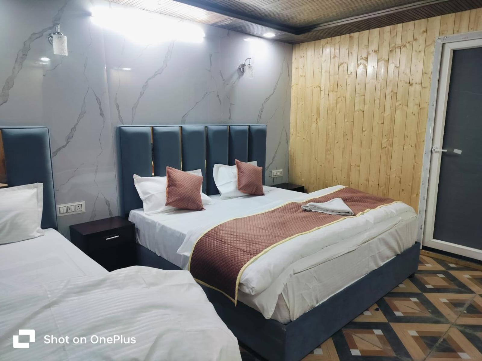 Silver Dew Resorts And Restaurant Dhanaulti Exterior foto